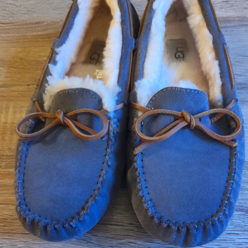 UGG Women Dakota Fur Lined Slippers Grey Size 8